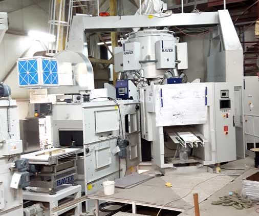 Montage d’un silo de 14m de hauteur et d’une machine rotatif à six bras de remplissage automatique de produit pour KNAUF