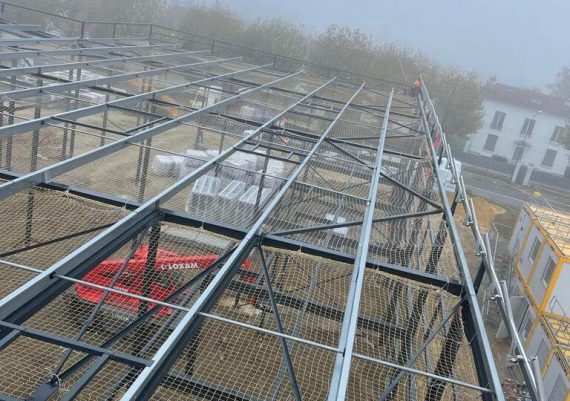 Montage de la charpente de 8t d’un bâtiment commercial à Villemoisson-sur-Orge
