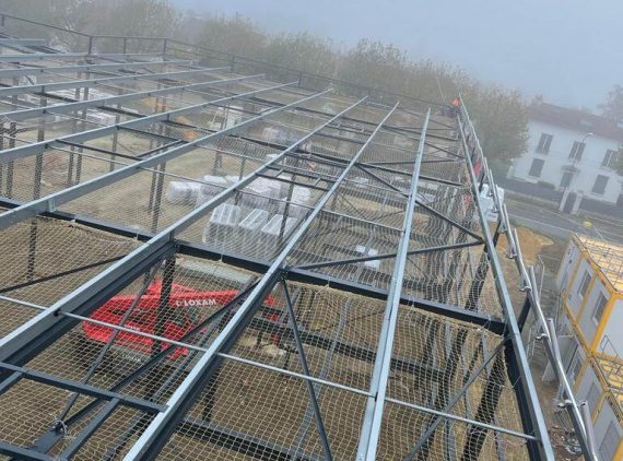 Montage de la charpente de 8t d’un bâtiment commercial à Villemoisson-sur-Orge